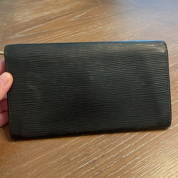 Louis Vuitton Epi Sarah long wallet with snap - authentic - Picture 5 of 9